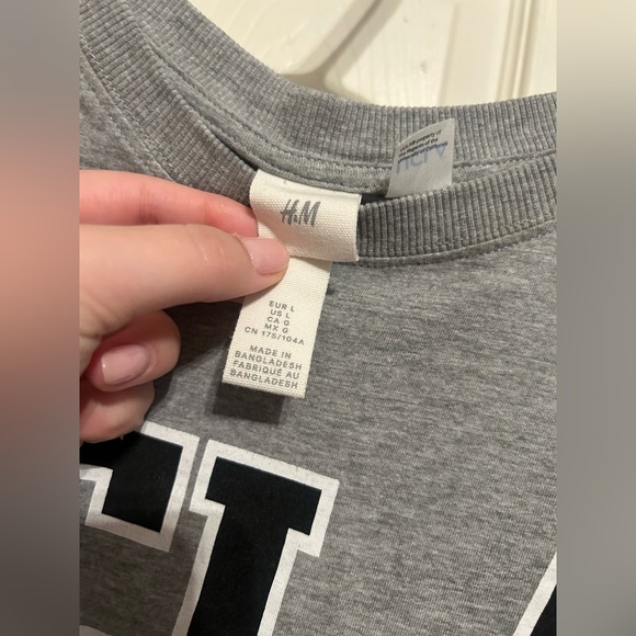 H&M UCLA Oversized Graphic Tee - Picture 4 of 7